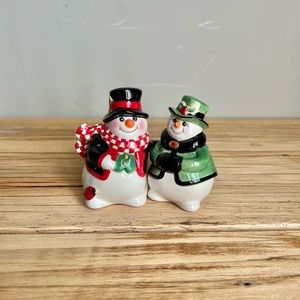 Fitz and Floyd Holly Jolly Snowman Salt And Pepper Shakers In Original box